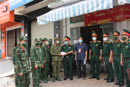 Thăm tặng quà học viên tại các chốt chống dịch thành phố Biên Hòa, tỉnh Đồng Nai