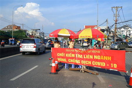 Khẩn trương nghiên cứu phương án “miễn giấy thông hành” cho xe chở hàng thiết yếu