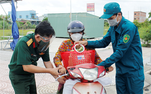 Thắm đượm nghĩa tình quân dân qua “Phiên chợ 0 đồng”