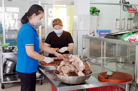 Trường mầm non Nhật Quỳnh hưởng ứng chương trình “Suất ăn nghĩa tình công đoàn Gò Vấp”