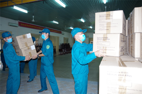 Ủy ban Mặt trận Tổ quốc Việt Nam tỉnh Bình Dương tiếp nhận khẩu trang phòng, chống dịch