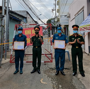 Khen thưởng lực lượng dân quân trong phòng chống tội phạm