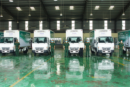 Quân khu 7 tiếp nhận 7 xe vận chuyển vắc xin phòng Covid-19