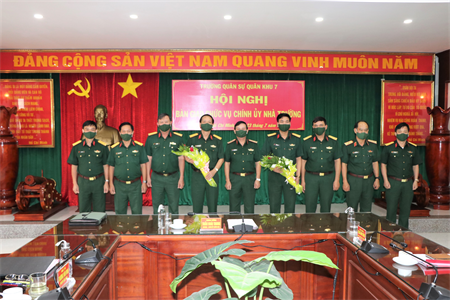 Trường Quân sự Quân khu tổ chức bàn giao chức vụ Chính ủy