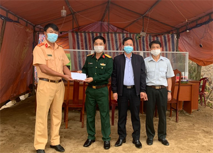 Bộ CHQS tỉnh Lâm Đồng thăm, động viên lực lượng chống dịch