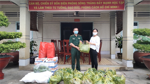 Ấm áp màu xanh áo lính nơi tuyến đầu chống dịch