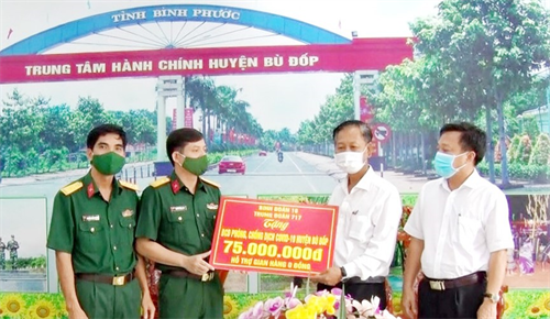 Trung đoàn 717 hỗ trợ 75 triệu đồng cho gian hàng 0 đồng