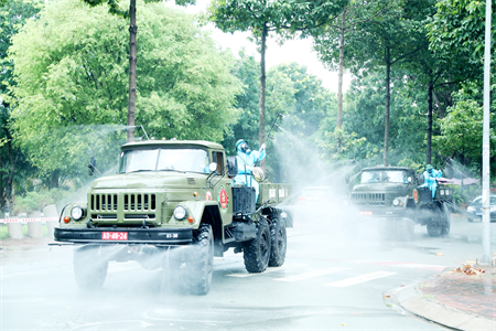 Quân đoàn 4 khử khuẩn hơn 600 ha tại tỉnh Bình Dương