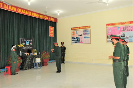 Chiến sĩ Sư đoàn 9 nén nỗi đau mất mẹ, ở lại đơn vị chống dịch