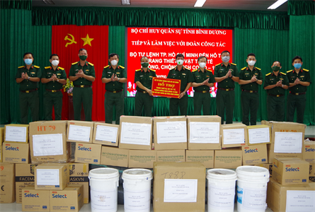 Tỉnh Bình Dương tiếp nhận trang thiết bị y tế