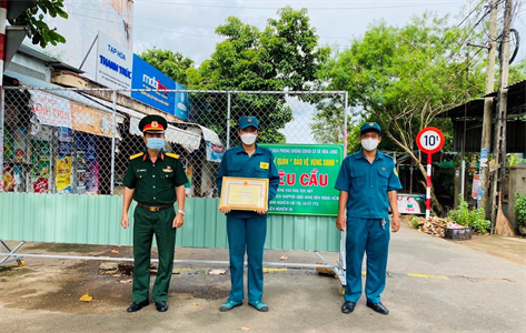 Ban CHQS thành phố Bà Rịa khen thưởng lực lượng thực hiện nhiệm vụ phòng, chống dịch covid-19