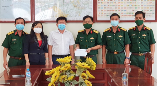 Chịu tang cha nơi tuyến đầu chống dịch