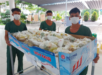 Chiến sĩ Sư đoàn 5 xung kích trong tâm dịch Bình Dương