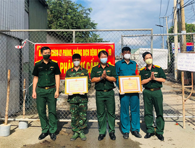Thành phố Biên Hòa, tỉnh Đồng Nai khen thưởng đột xuất cán bộ, chiến sĩ tại các chốt kiểm dịch