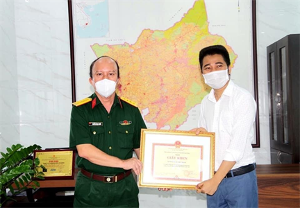 Thắm tình đoàn kết quân dân