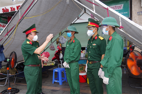 Thăm, động viên lực lượng tăng cường phòng, chống dịch