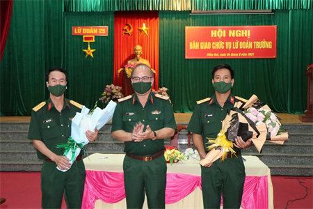 Bàn giao chức vụ Lữ đoàn trưởng Lữ đoàn Công binh 25