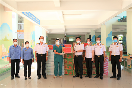 “Chuyến xe nghĩa tình” của Tổng công ty Tân cảng Sài Gòn