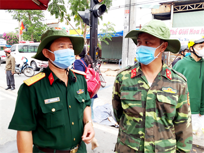 Hai vợ chồng cùng chung trận tuyến