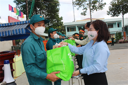 Tặng 300 phần quà yêu thương tại thành phố Biên Hòa