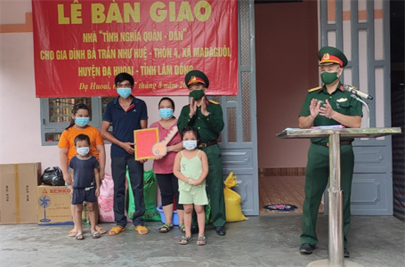 Huyện Đạ Huoai, tỉnh Lâm Đồng bàn giao nhà tình nghĩa cho 2 hộ dân khó khăn
