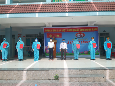 Quận 7 kết nạp Đảng cho 27 quần chúng ưu tú tham gia phòng, chống dịch