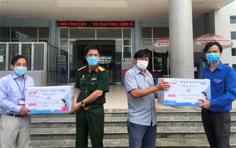 Cựu chiến binh tỉnh Đồng Nai tặng vật tư phòng, chống dịch Covid-19