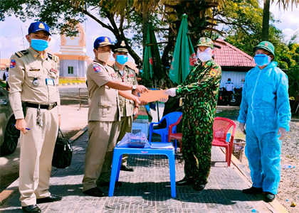 Tiếp nhận 16 công dân Việt Nam do Công an tỉnh Svây Riêng, Campuchia bàn giao
