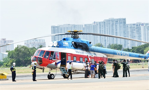 12 y, bác sĩ tăng cường ra Côn Đảo
