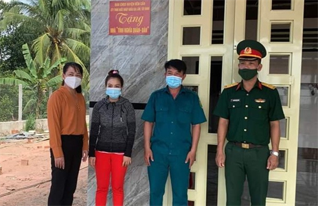Ban CHQS huyện Bến Cầu, tỉnh Tây Ninh bàn giao nhà "Tình nghĩa quân - dân”