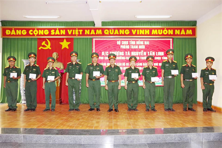 Người chỉ huy trích tiền lương giúp đồng đội khó khăn giữa đại dịch