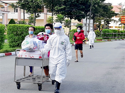 Tận tâm chăm sóc, điều trị bệnh nhân Covid-19