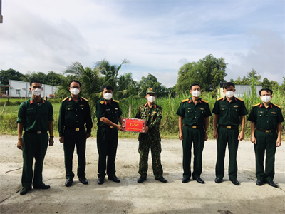 Sư đoàn 5 thăm, động viên lực lượng tăng cường giúp tỉnh Long An phòng, chống dịch