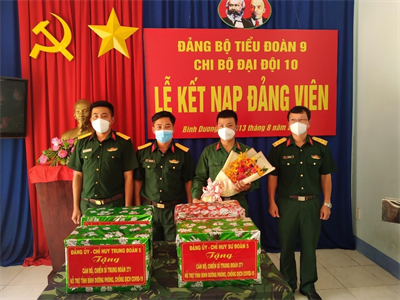 Kết nạp Đảng cho quân nhân đang phục vụ phòng, chống Covid-19