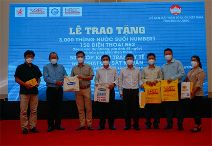 Câu lạc bộ Bất động sản Việt Nam (VREC) và Câu lạc bộ Bất động sản TP.HCM (HREC): 
Hàng ngàn phần quà tặng người dân và tuyến đầu chống dịch