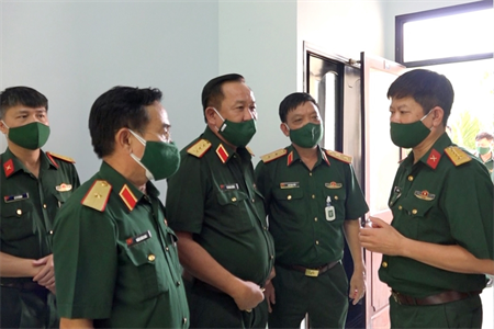 Thượng tướng Võ Minh Lương chia buồn với gia đình cán bộ chống dịch