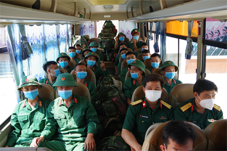 Lực lượng quân y Bộ CHQS tỉnh Long An xuất quân hỗ trợ địa phương chống dịch Covid-19