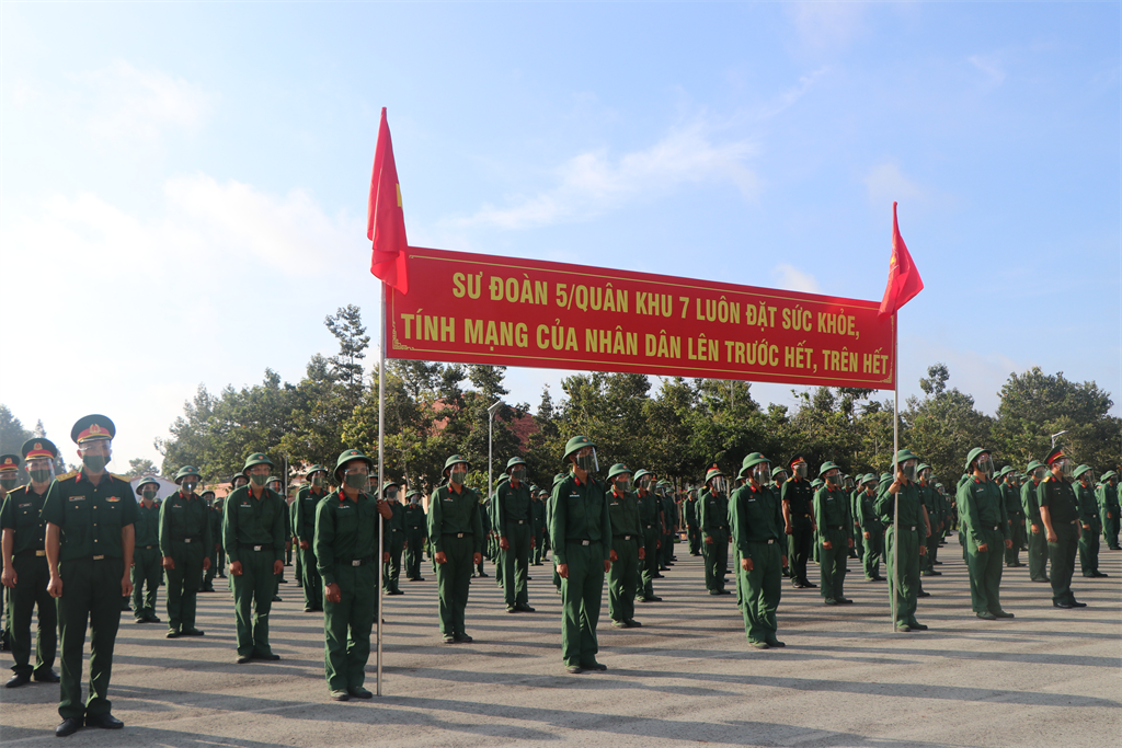 2000 cán bộ, chiến sĩ Sư đoàn 5, Quân khu 7 lên đường hỗ trợ nhân dân Tp. Hồ Chí Minh phòng chống dịch COVID-19