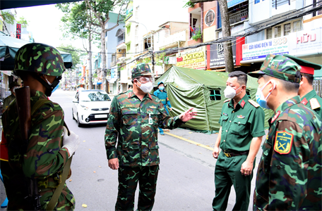 Thiếu tướng Đỗ Văn Bảnh kiểm tra công tác phòng, chống dịch trên địa bàn Quận 10