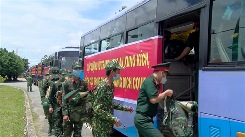 Bộ CHQS tỉnh Long An xuất quân giúp dân chống dịch