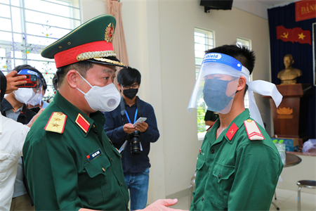 Chiến sĩ Huỳnh Tấn Phú vượt nỗi đau mất mẹ, hoàn thành nhiệm vụ giữa tâm dịch TP.HCM