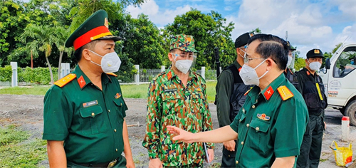 Lãnh đạo tỉnh Bà Rịa-Vũng Tàu thăm, tặng quà lực lượng phòng, chống dịch Covid-19
