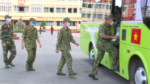 Bộ CHQS tỉnh Bình Thuận xuất quân giúp dân chống dịch