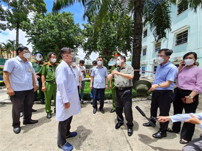 Thủ tướng Phạm Minh Chính thăm Bệnh viện điều trị Covid-19 Quân dân y miền Đông