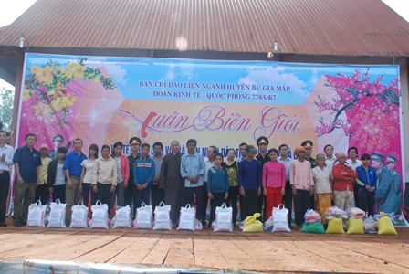 Vui Tết với đồng bào vùng biên giới