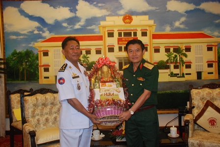 Các đơn vị Quân đội Hoàng gia Campuchia chúc tết Bộ Tư lệnh Quân khu 7