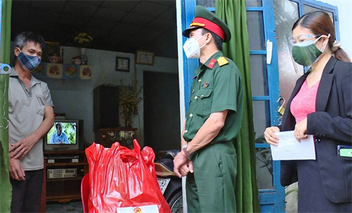 100 phần quà tặng Nhân dân thành phố Dĩ An
