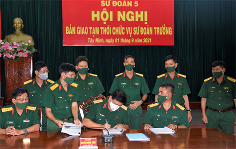 Bàn giao tạm thời chức vụ Sư đoàn trưởng Sư đoàn 5