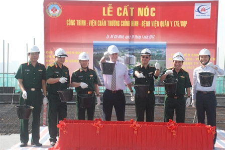 Lễ cất nóc Viện Chấn thương chỉnh hình Bệnh viện quân y 175