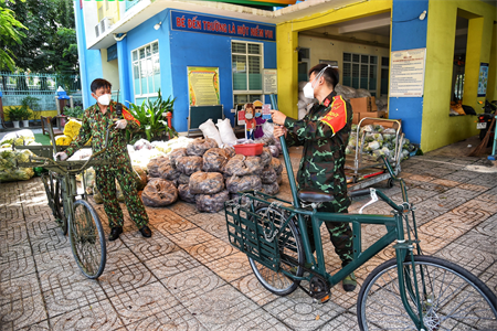 Ngộ nghĩnh xe đạp thồ xuống phố